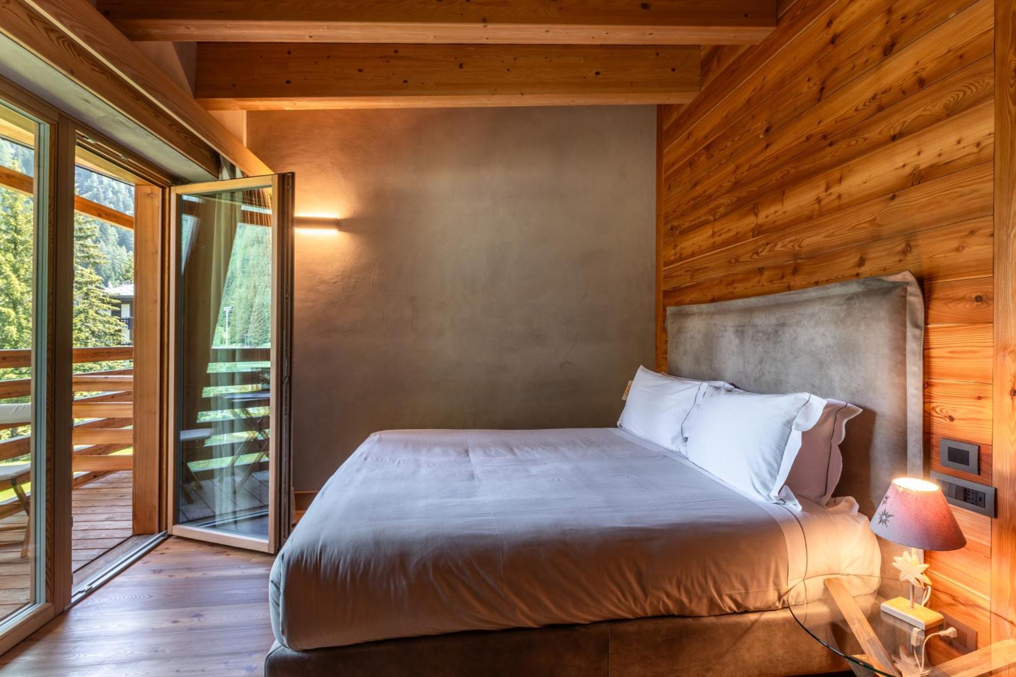 Large Double Room,1533484042:JPEG