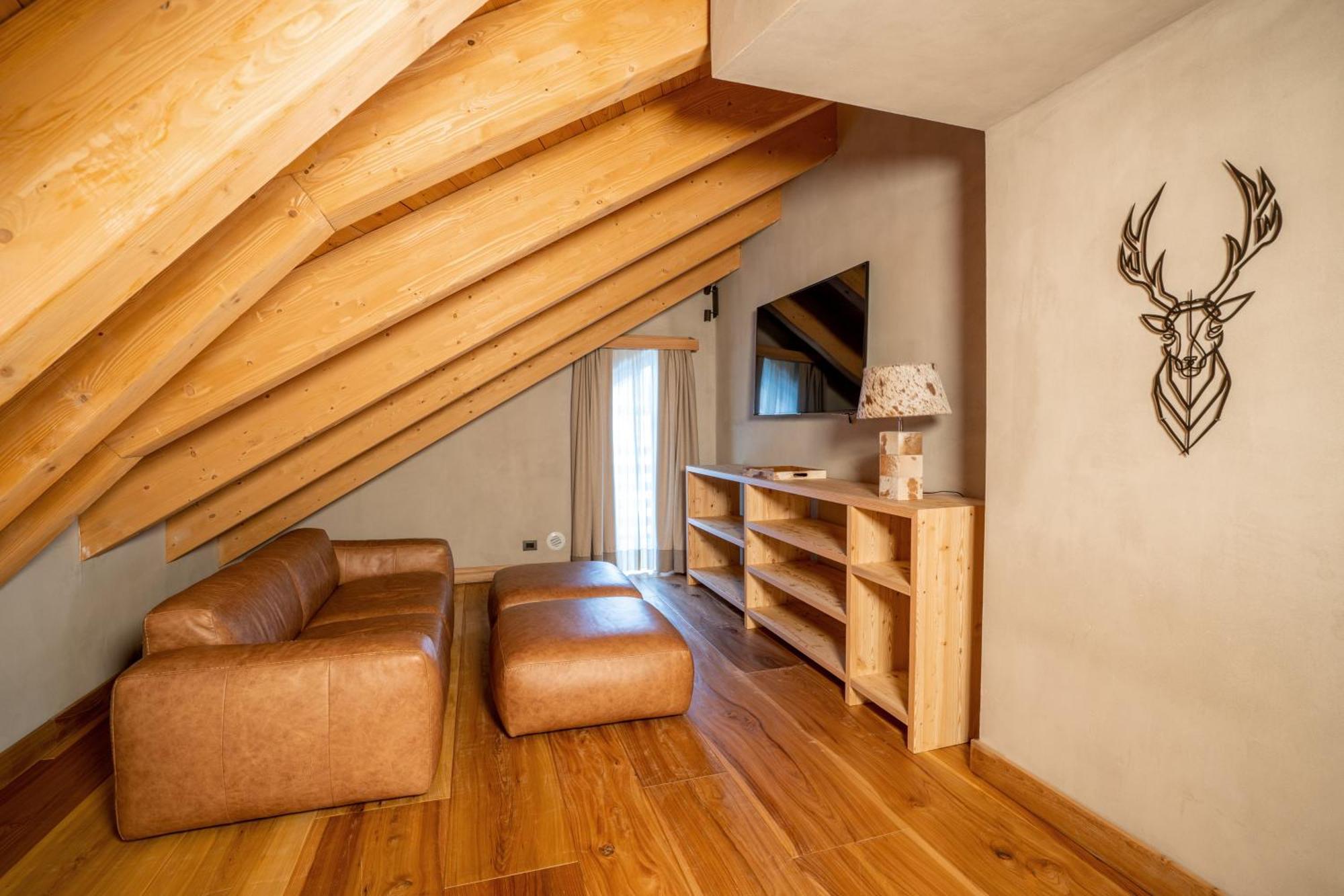 Suite Deluxe,1567123547:JPEG